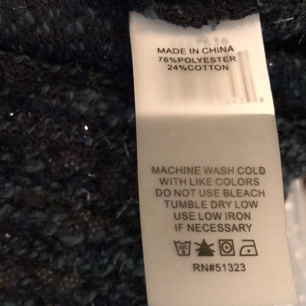 VINCE CAMUTO Sweater - Picture 7 of 7